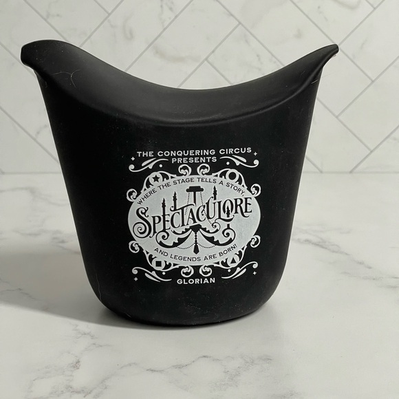 Spectaculore Souvenir Popcorn Holder | Owlcrate - Picture 2 of 3
